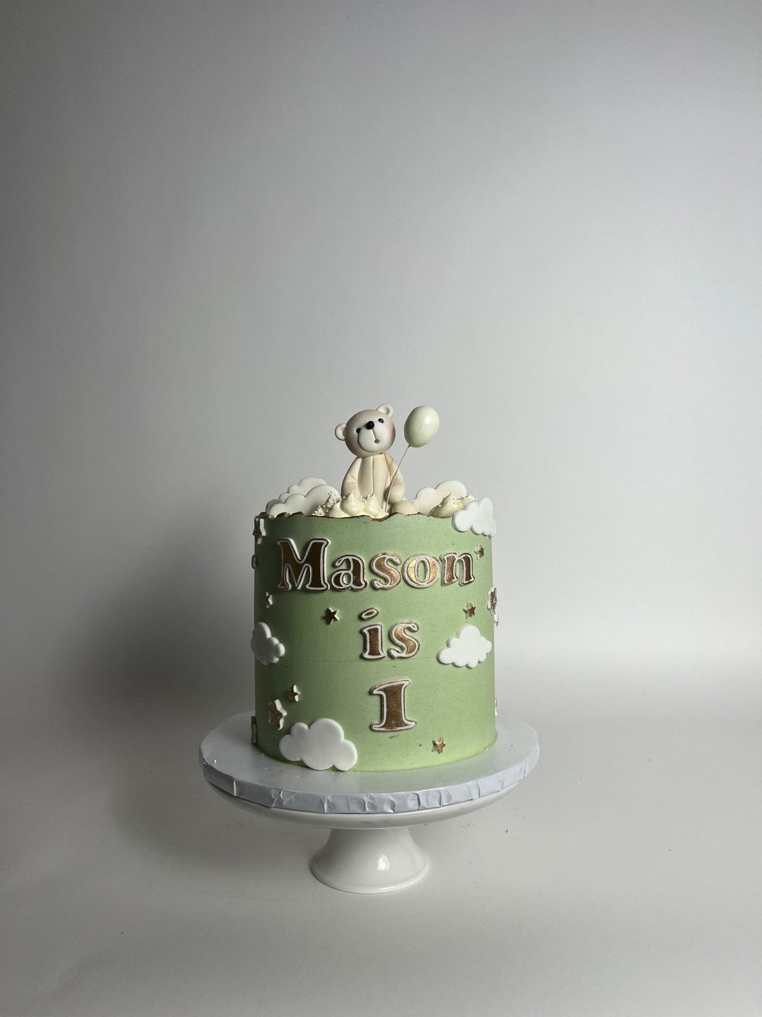 Animals &amp; clouds on buttercream - custom cake
