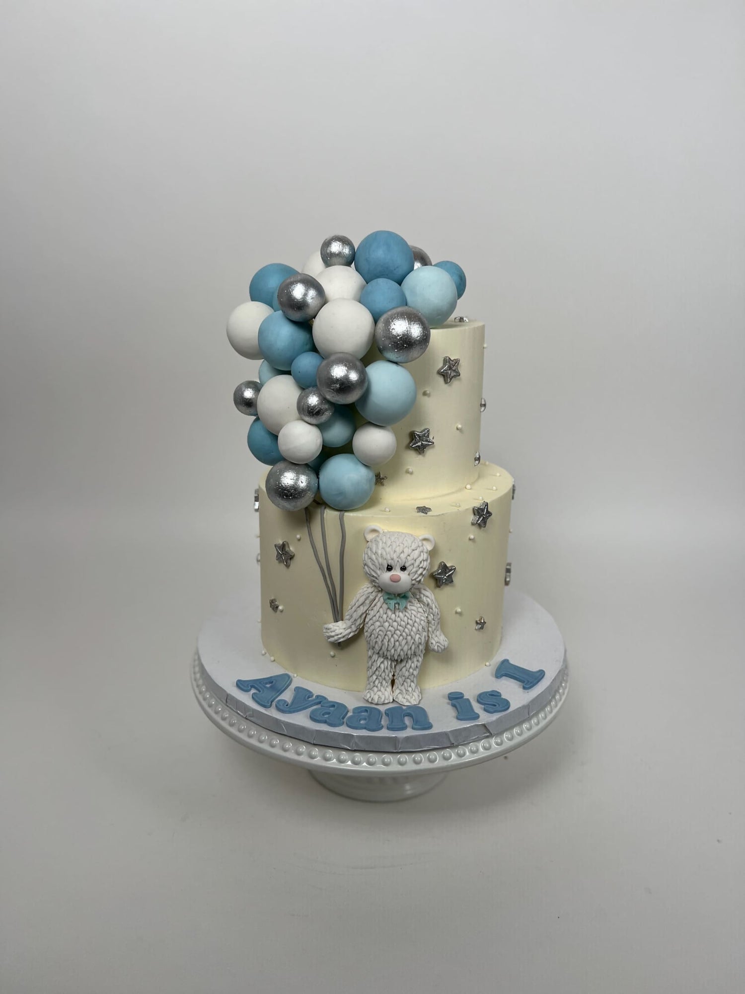 Animals &amp; spheres - custom cake
