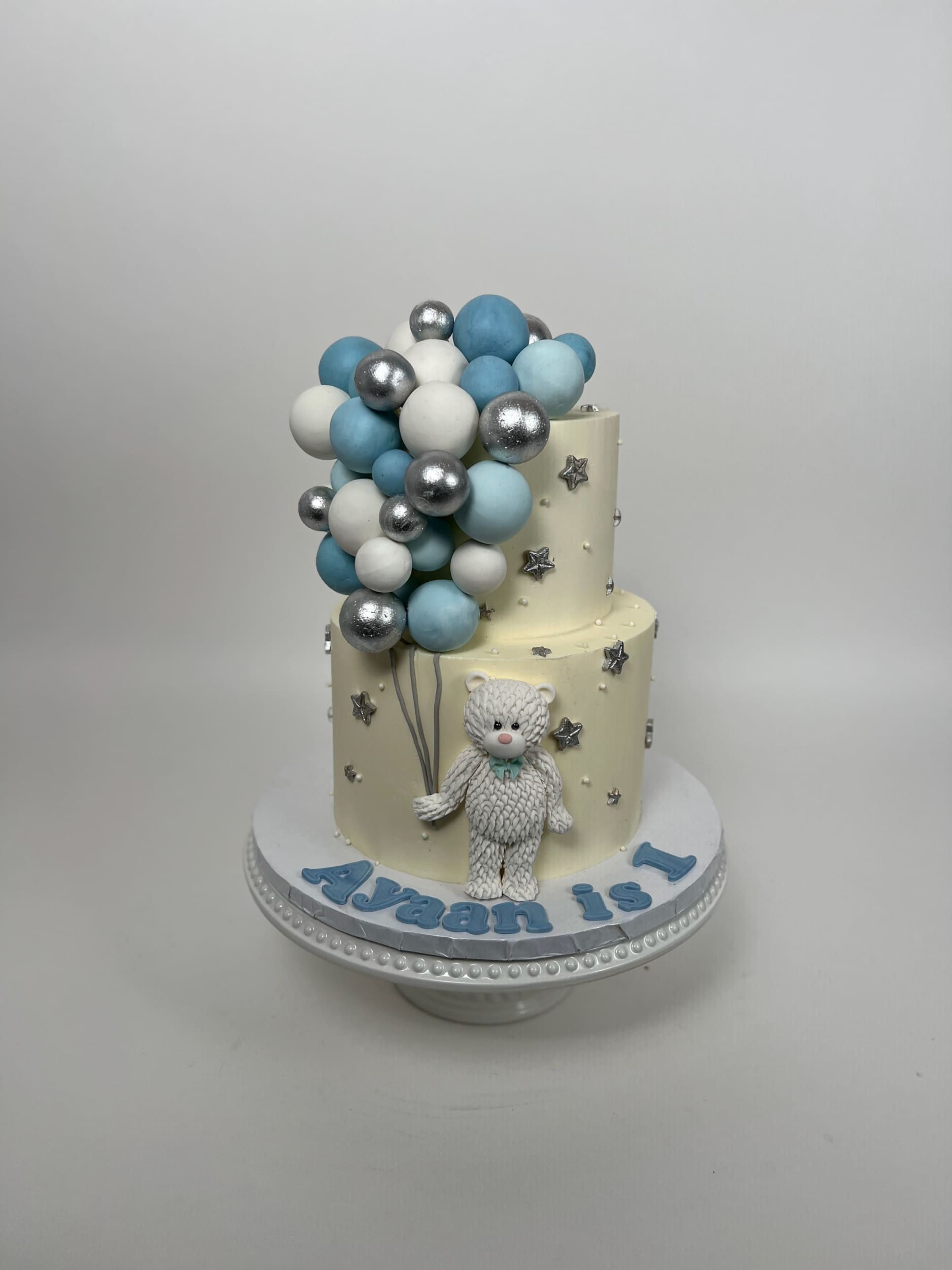 Animals &amp; spheres - custom cake
