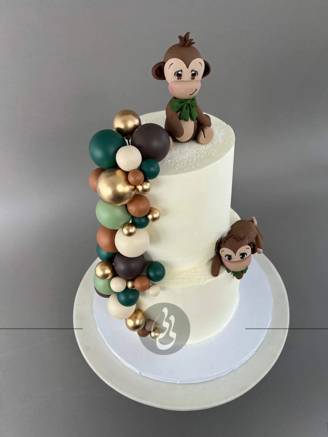 Animals & spheres - custom cake
