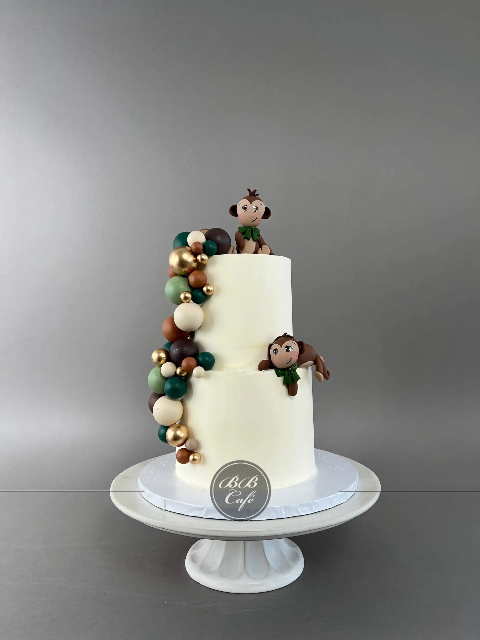 Animals &amp; spheres - custom cake