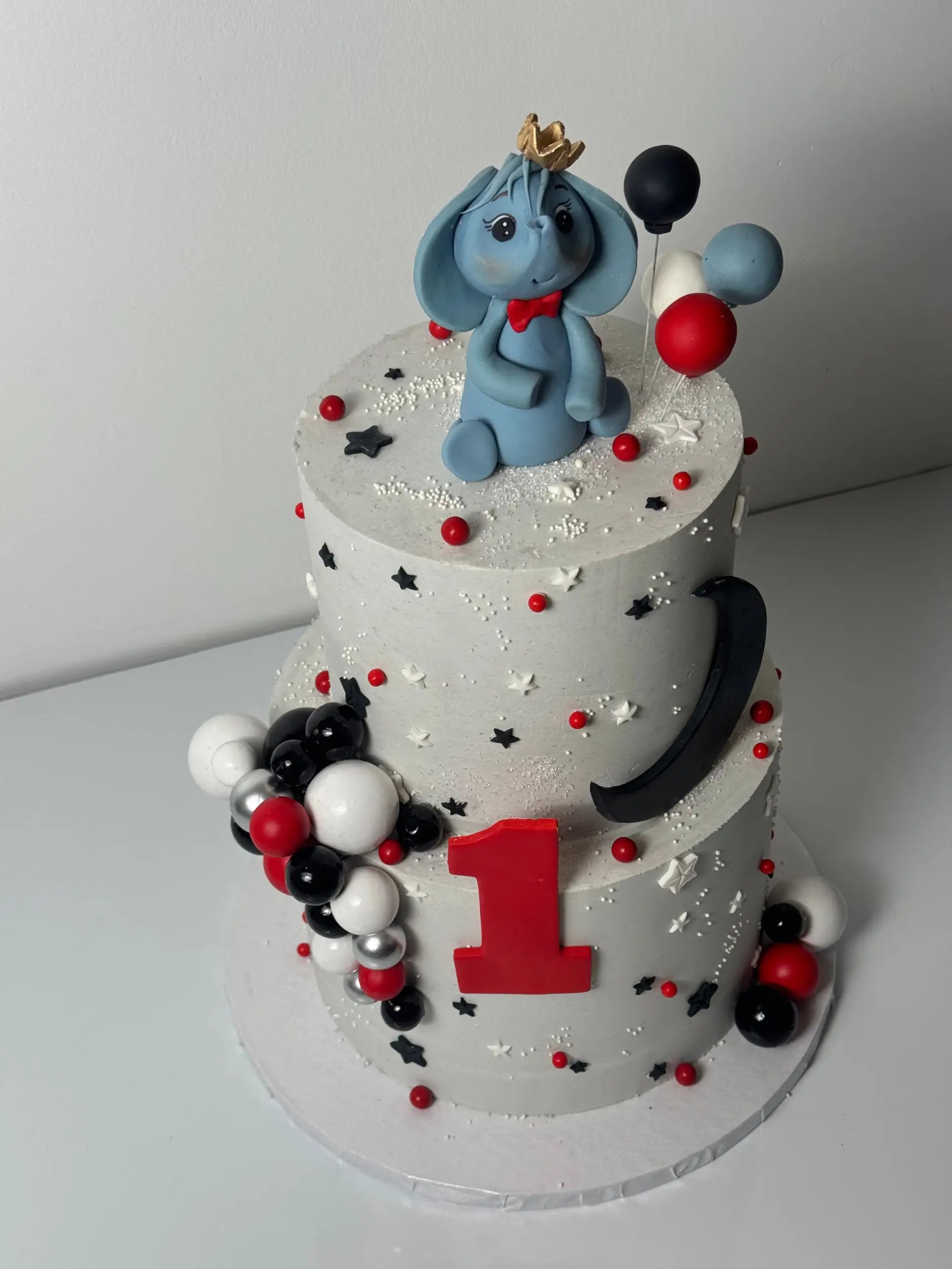 Animals stars &amp; moon on buttercream - custom cake