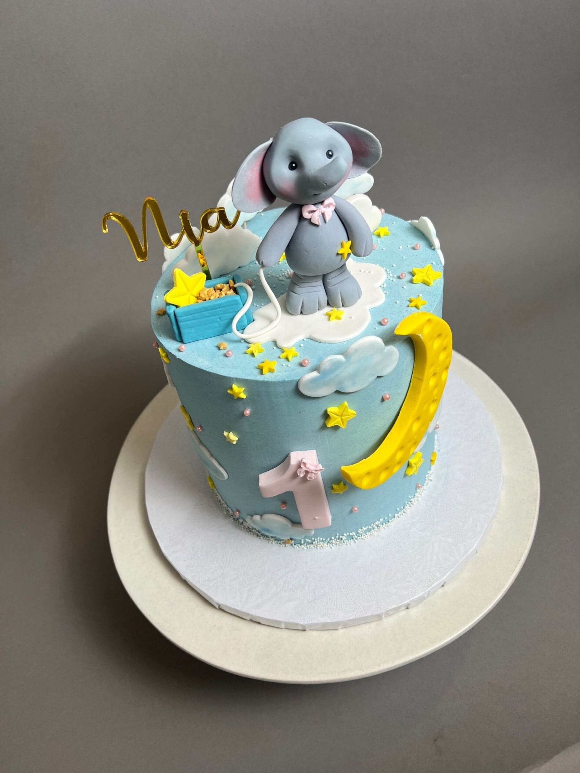 Animals stars &amp; moon on buttercream - custom cake