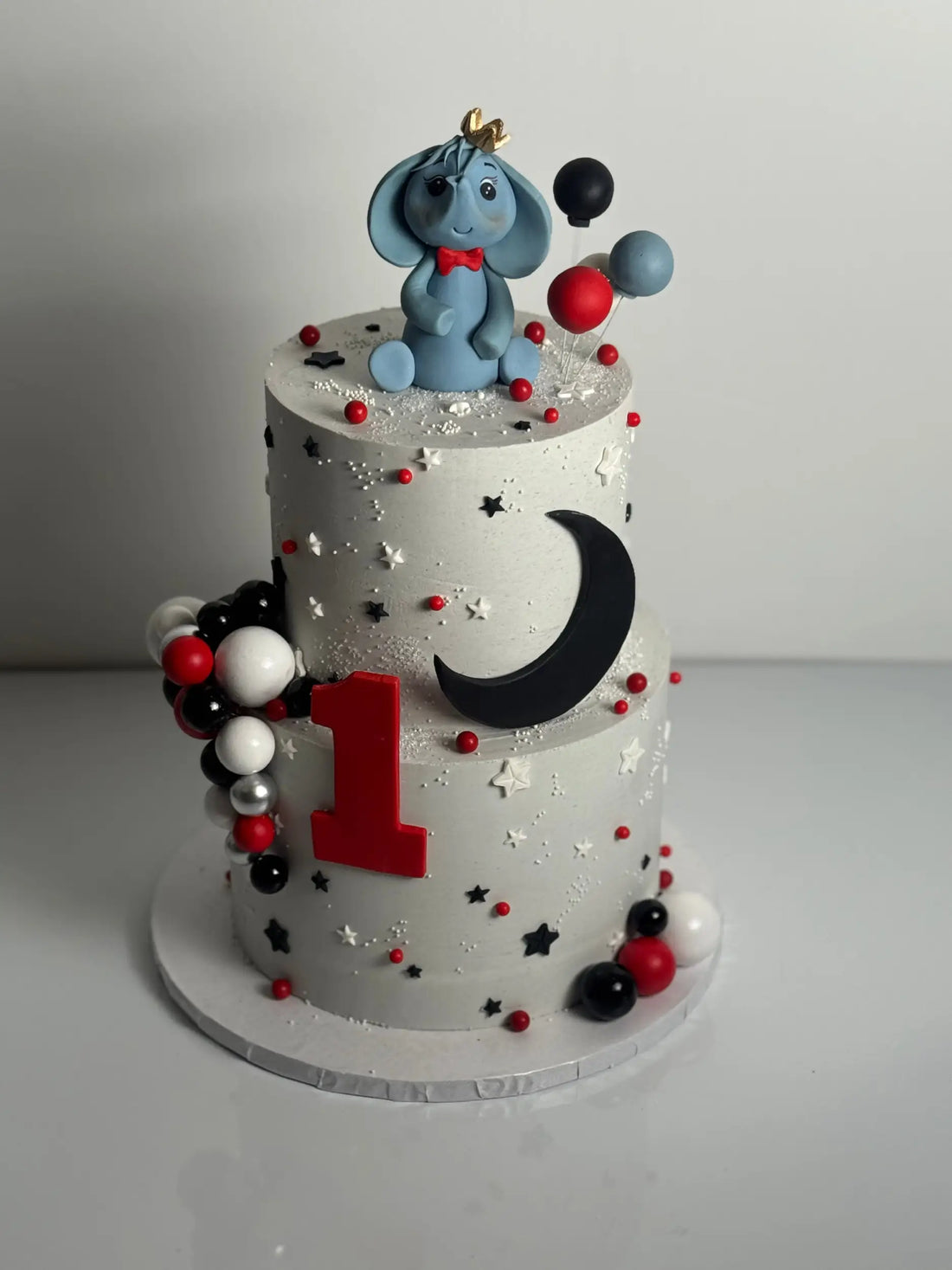 Animals stars &amp; moon on buttercream - custom cake