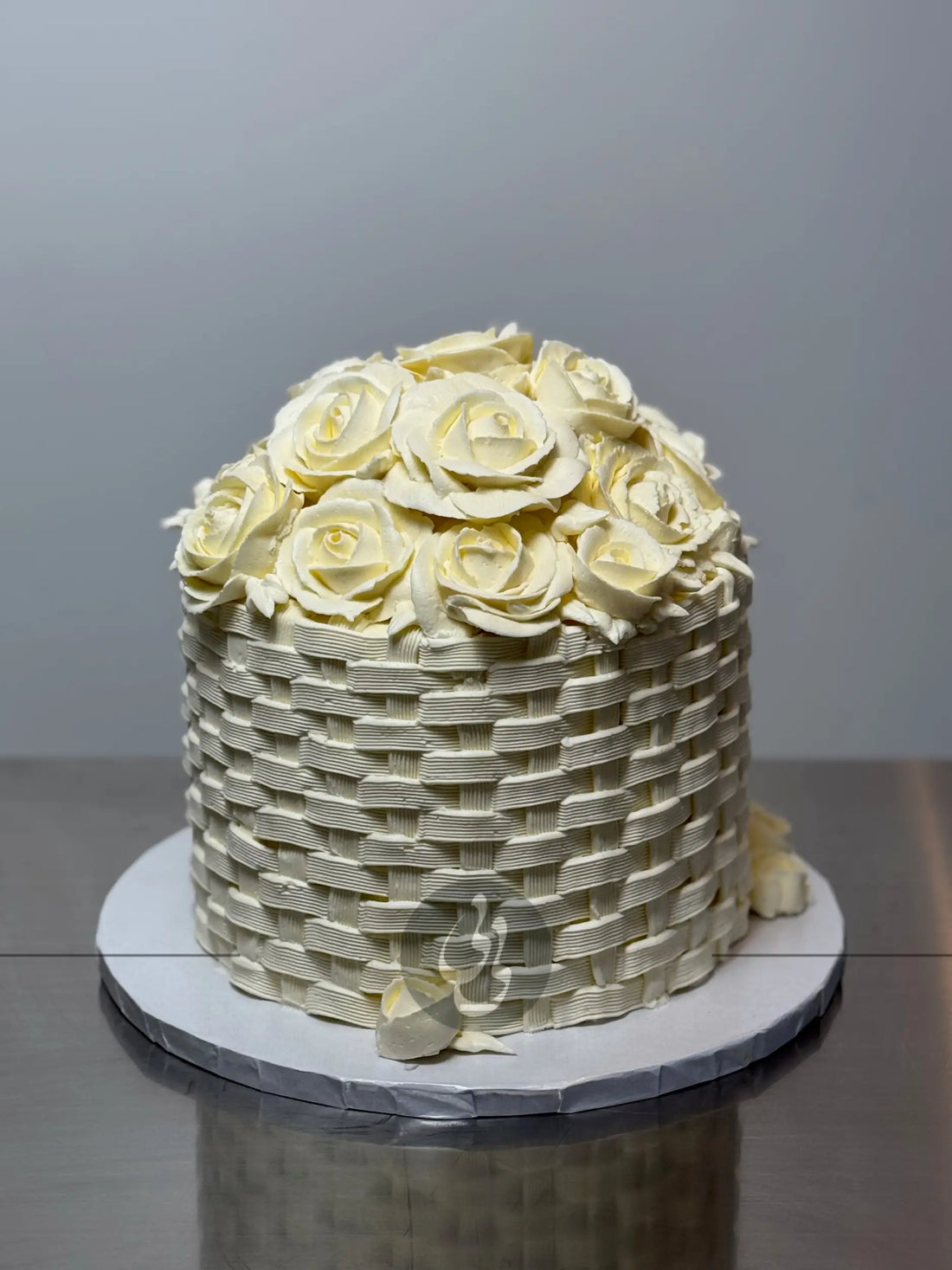 Basket of roses in buttercream - custom cake