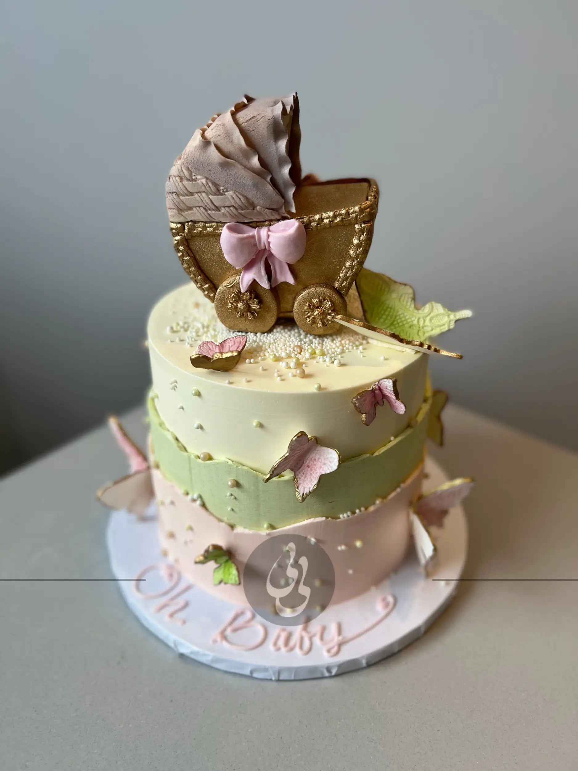 Bassinet baby &amp; butterfly - custom cake