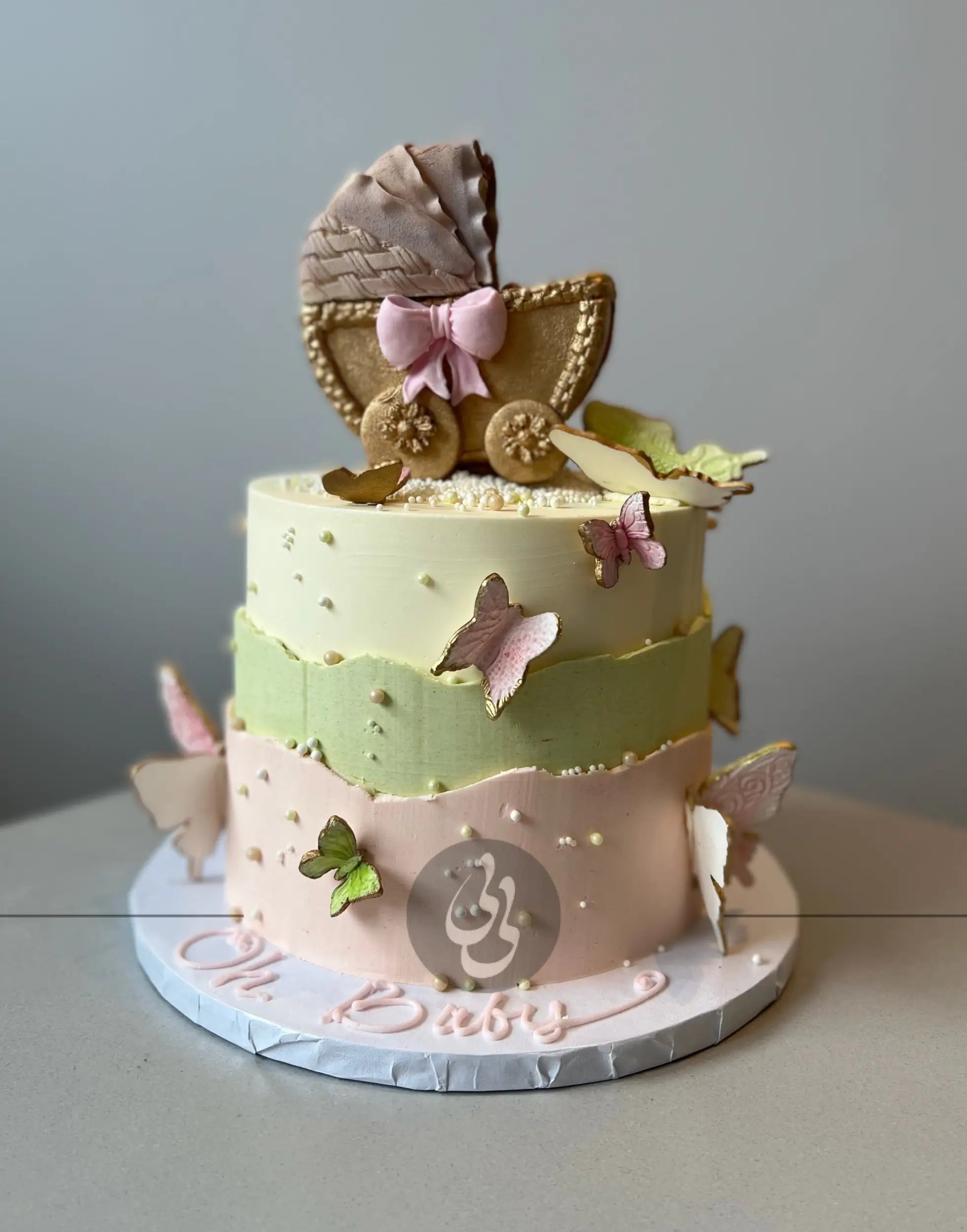 Bassinet baby &amp; butterfly - custom cake