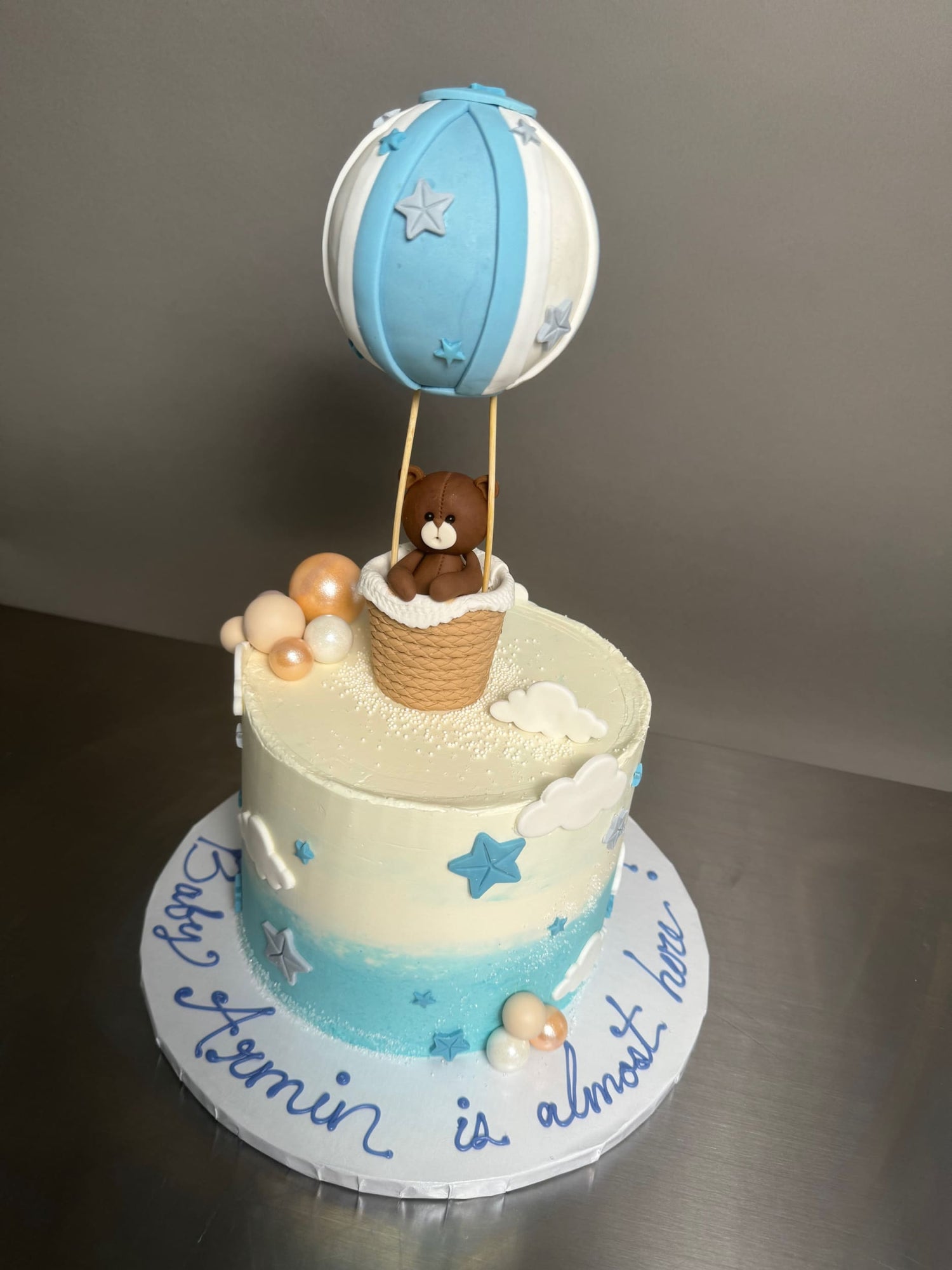 Bear in hot air balloon - custom cake