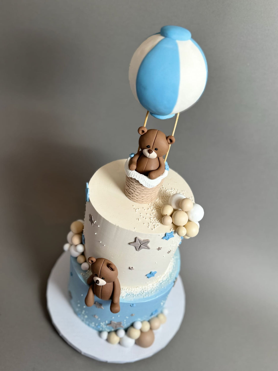 Bear in hot air balloon - custom cake