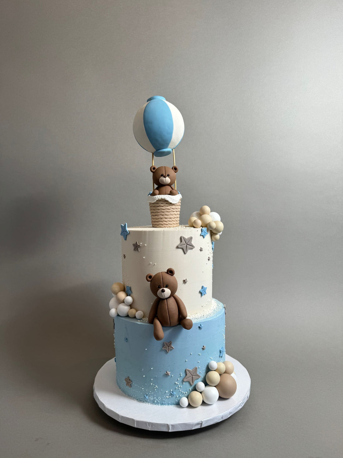 Bear in hot air balloon - custom cake