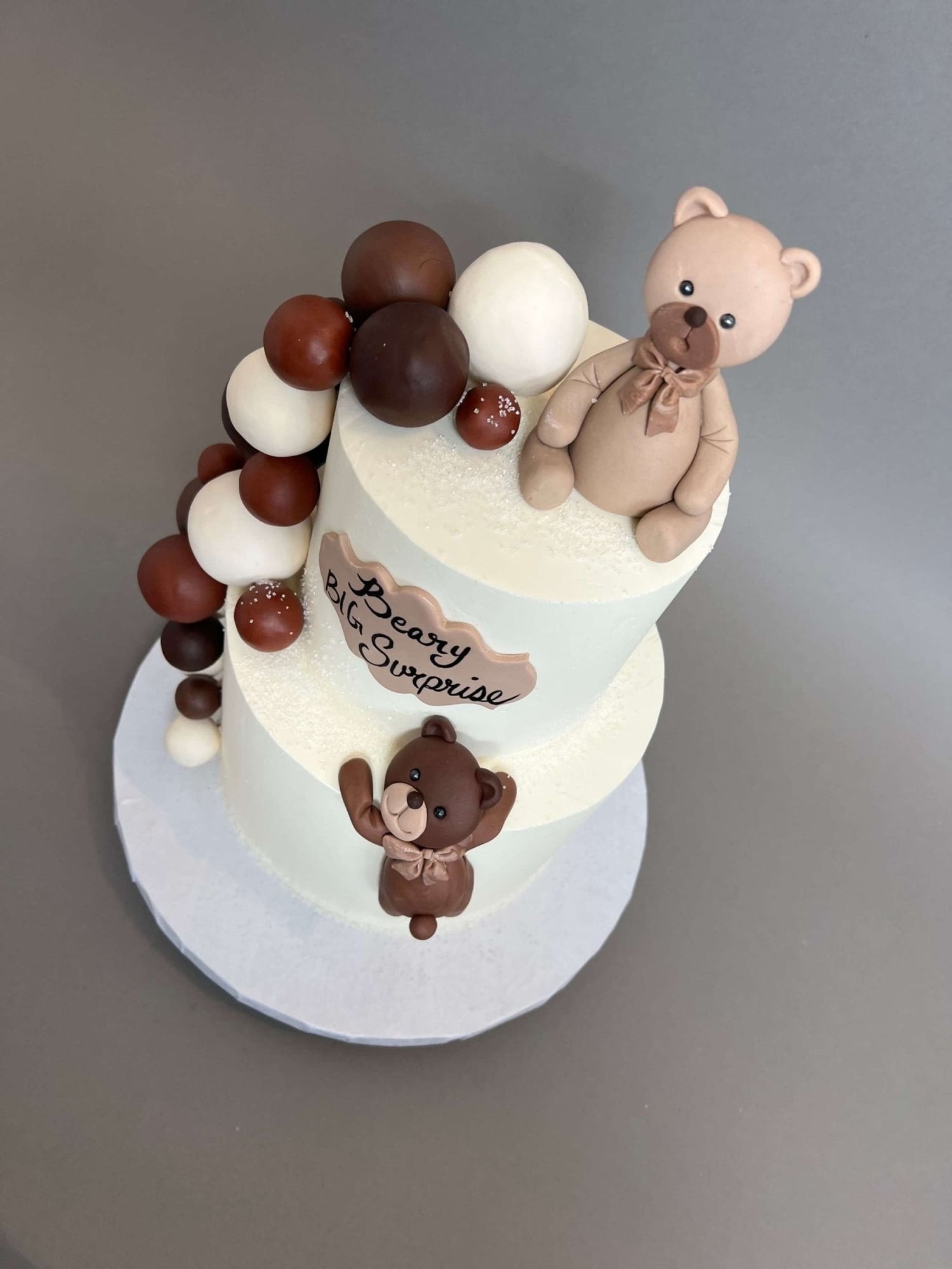 Bears &amp; spheres on buttercream - custom cake