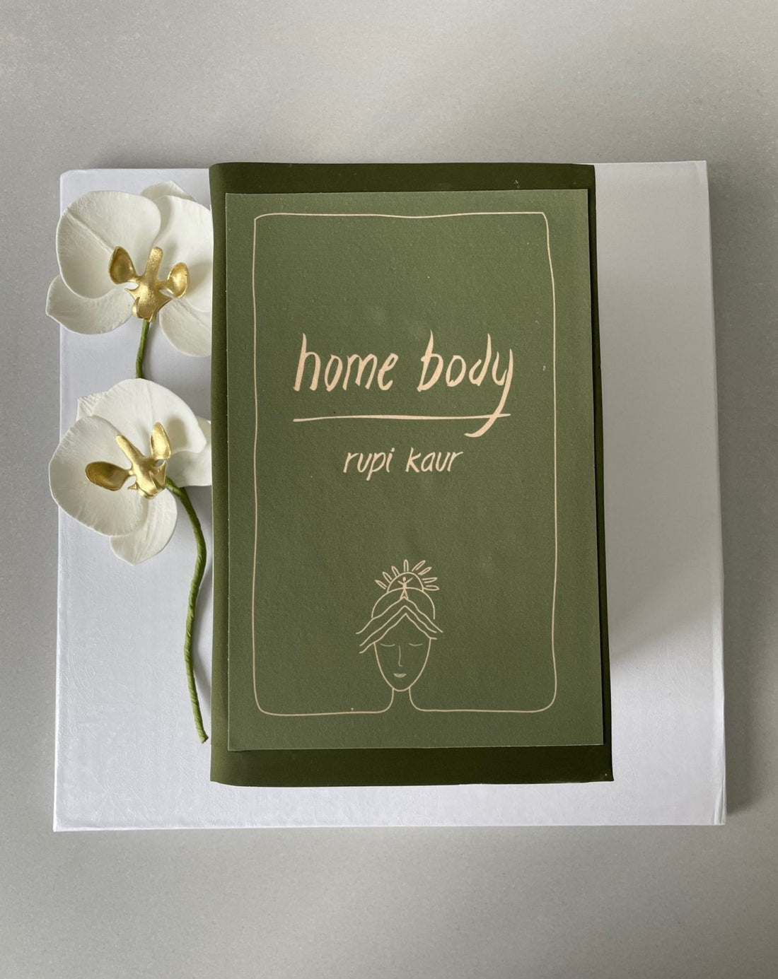 Book in fondant - custom cake