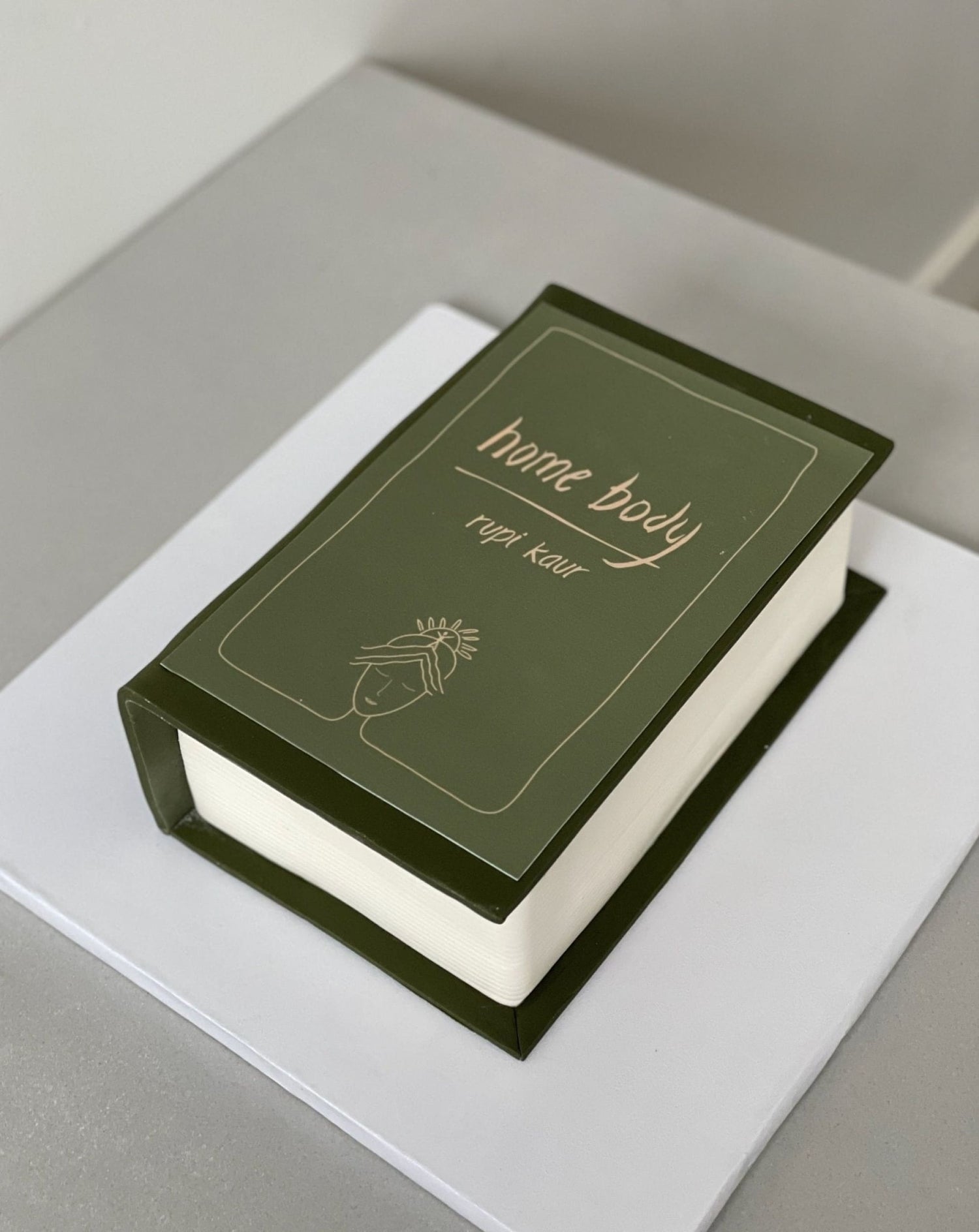 Book in fondant - custom cake