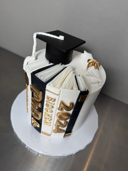 Books &amp; graduation cap in fondant - custom cake