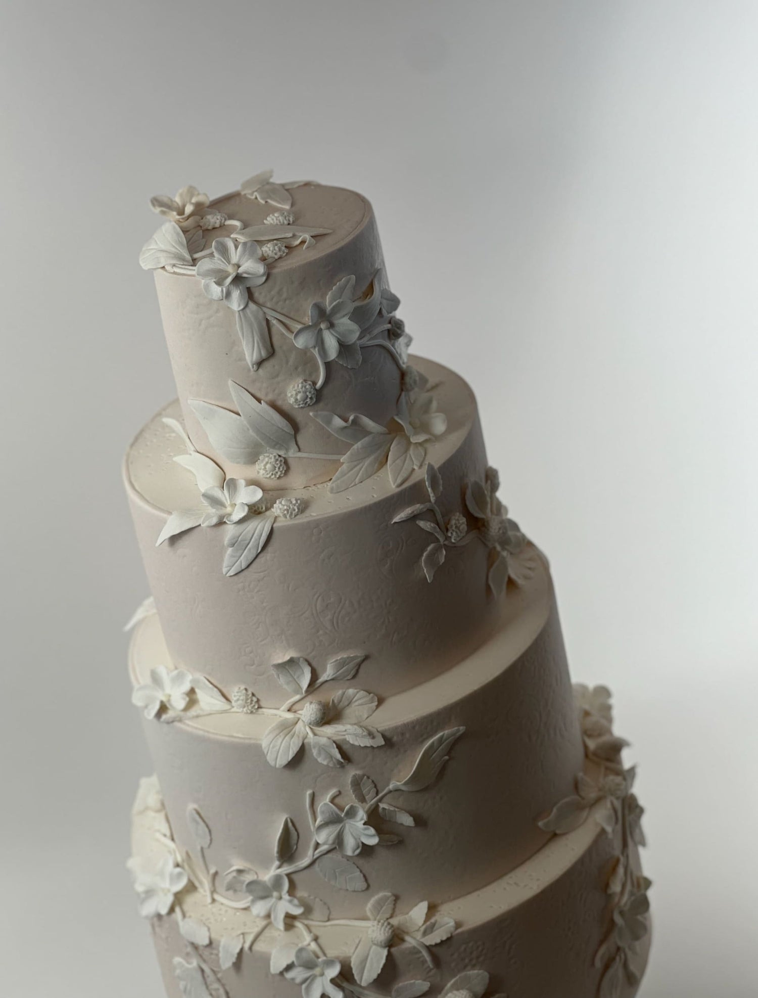 Buds &amp; blossoms - wedding cake
