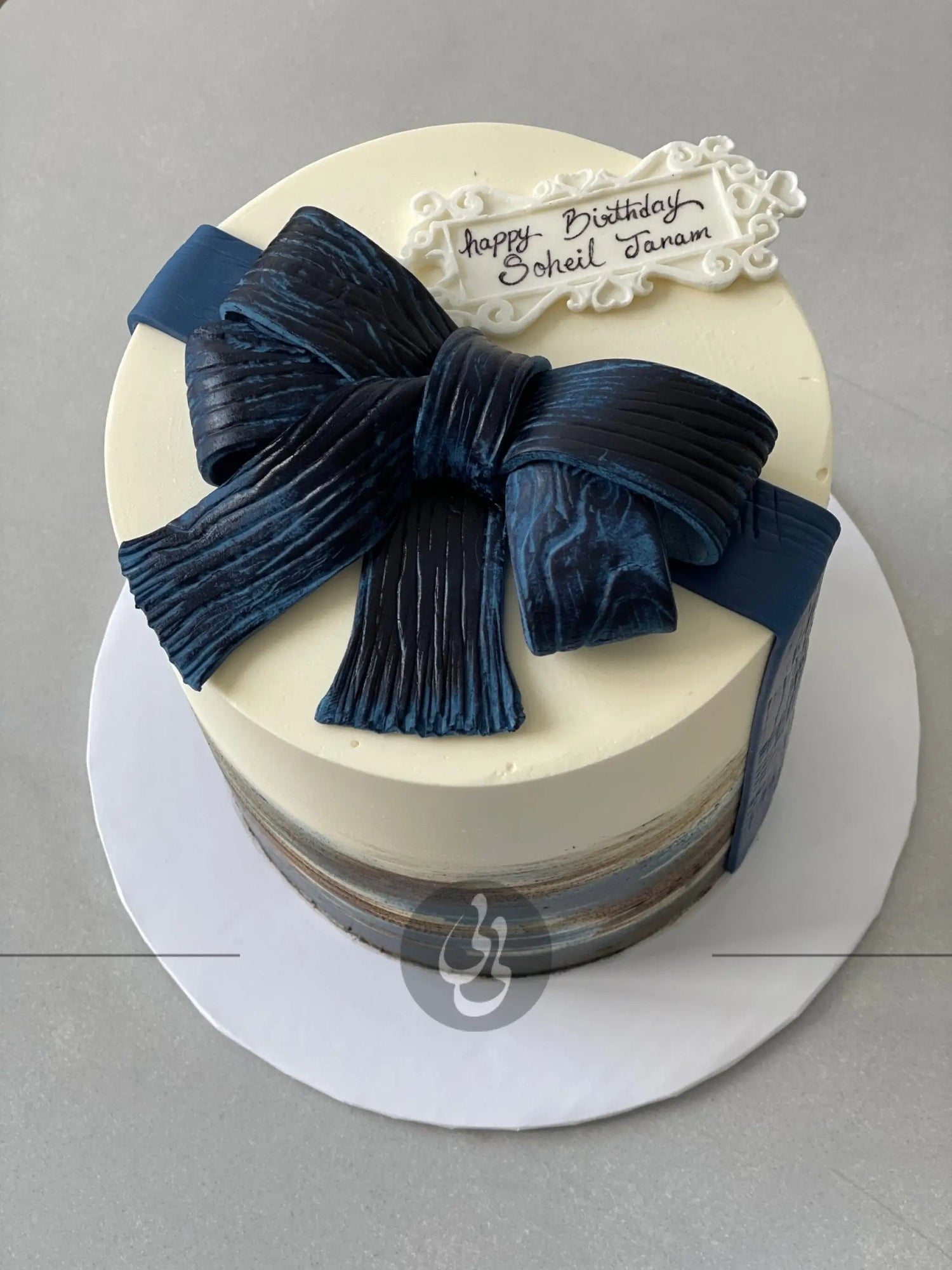 Buttercream brushstroke &amp; bow cake - custom cake