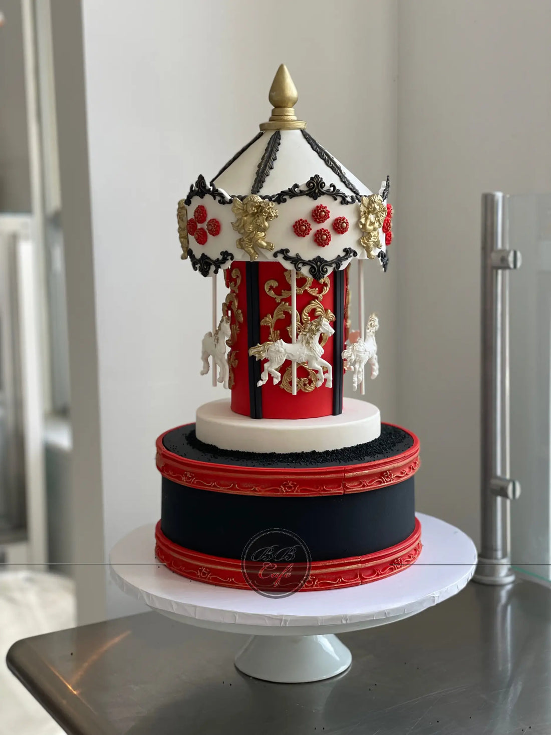 Carrousel in fondant - custom cake