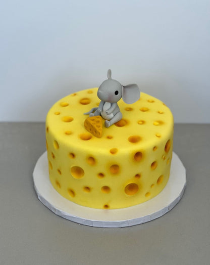 Cheese barrel and mouse in fondant - custom cake