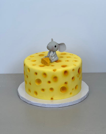 Cheese barrel and mouse in fondant - custom cake