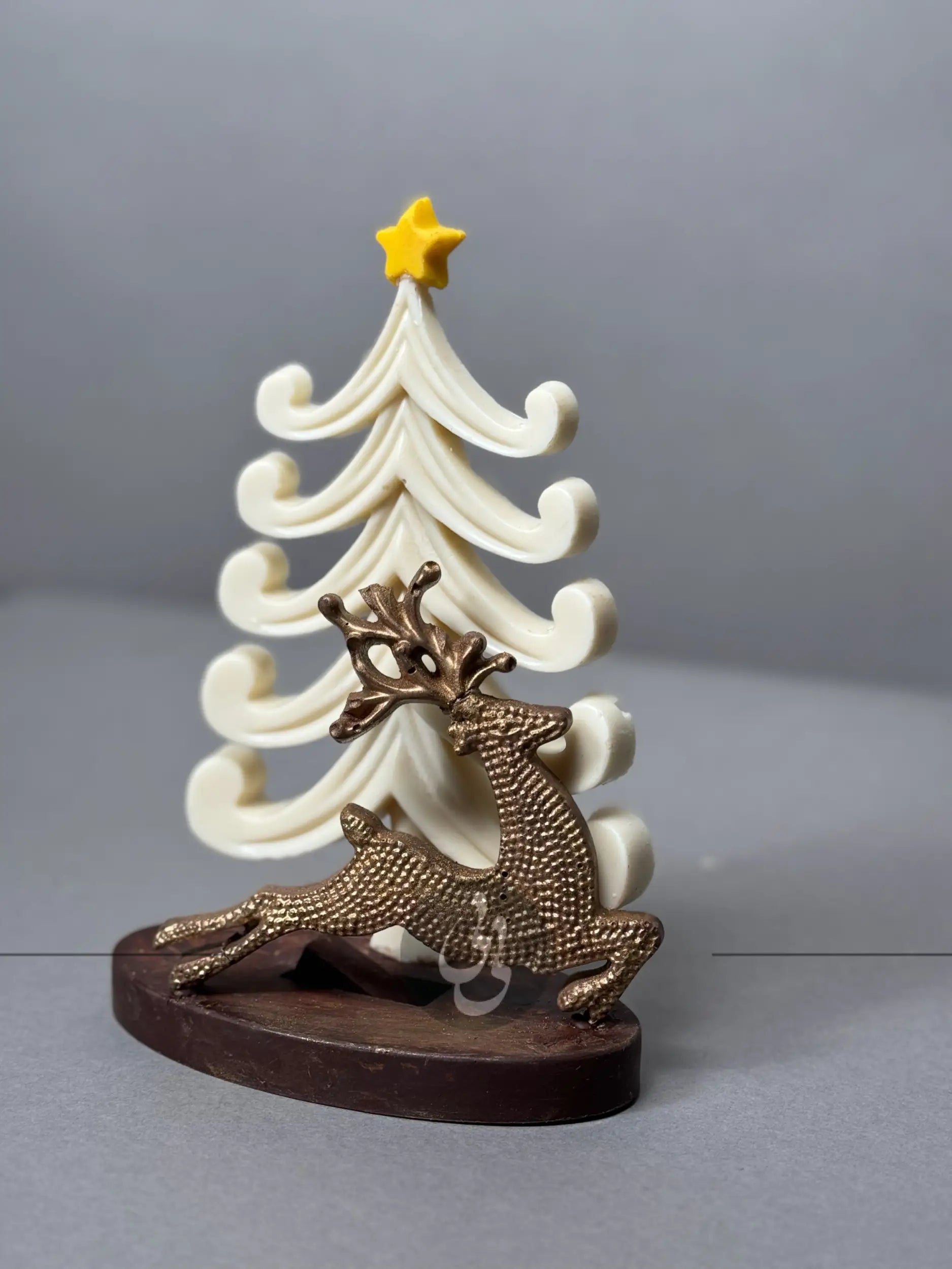 Chocolate christmas tree &amp; reindeer - pastry