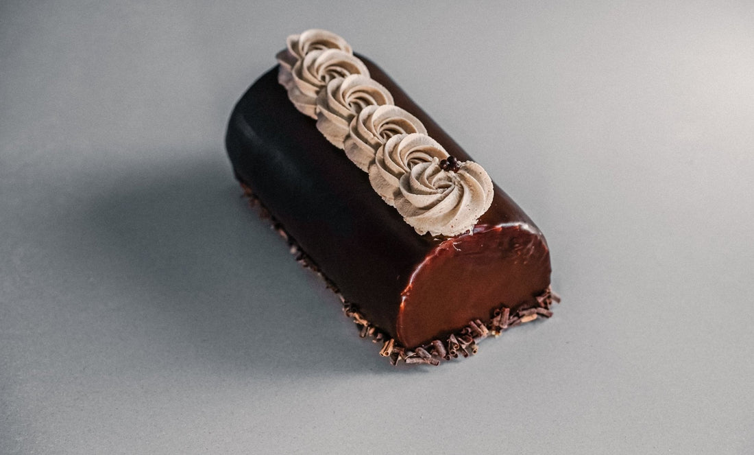 Chocolate walnut rollet log cake - classic cake