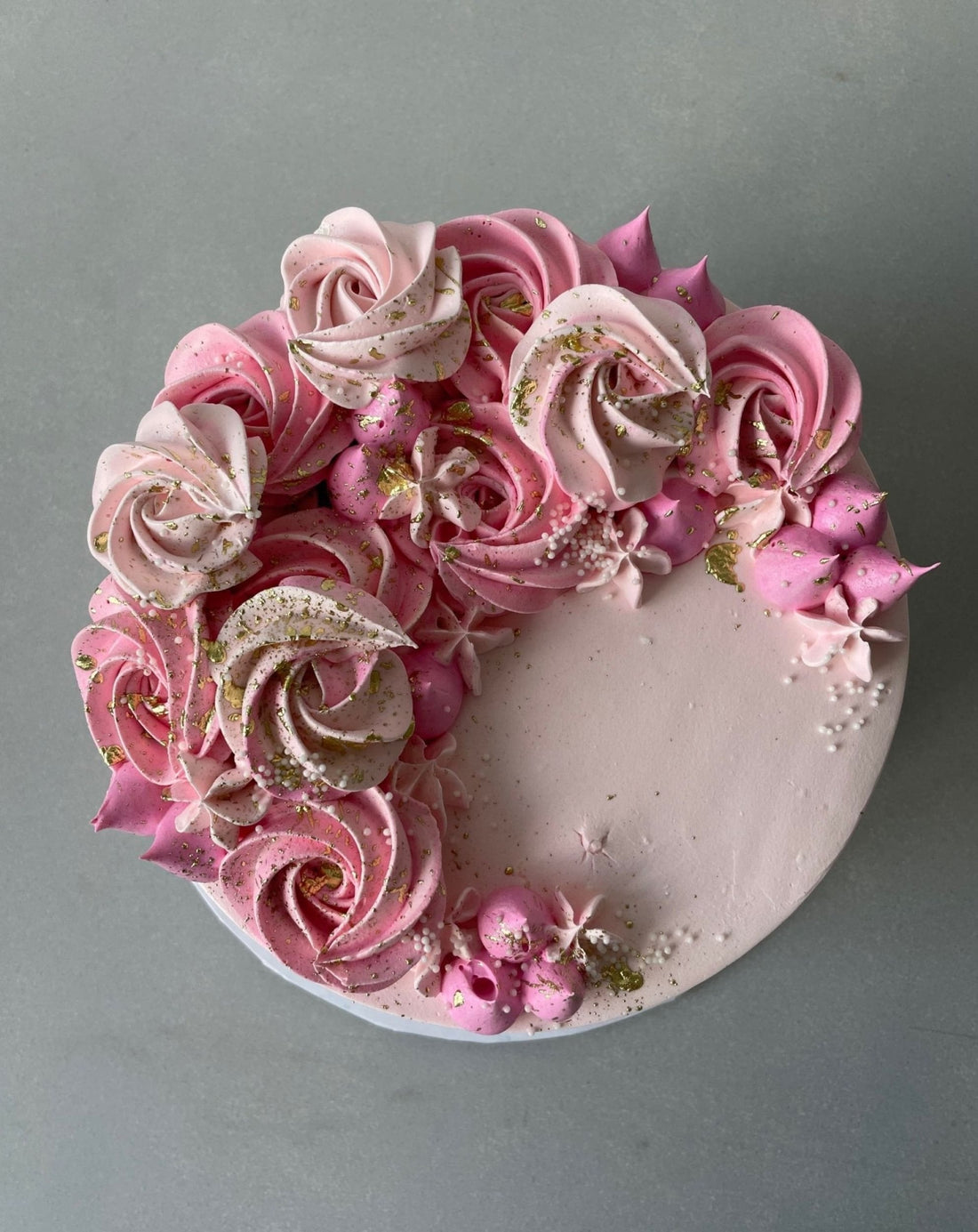 Crescent moon rosettes in whipped cream - custom cake