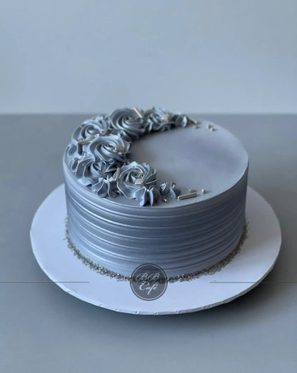 Crescent moon rosettes in whipped cream - custom cake