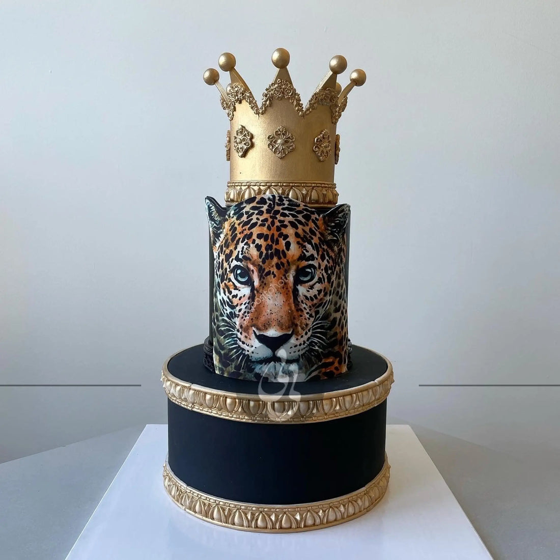 Crown and edible print on buttercream - custom cake