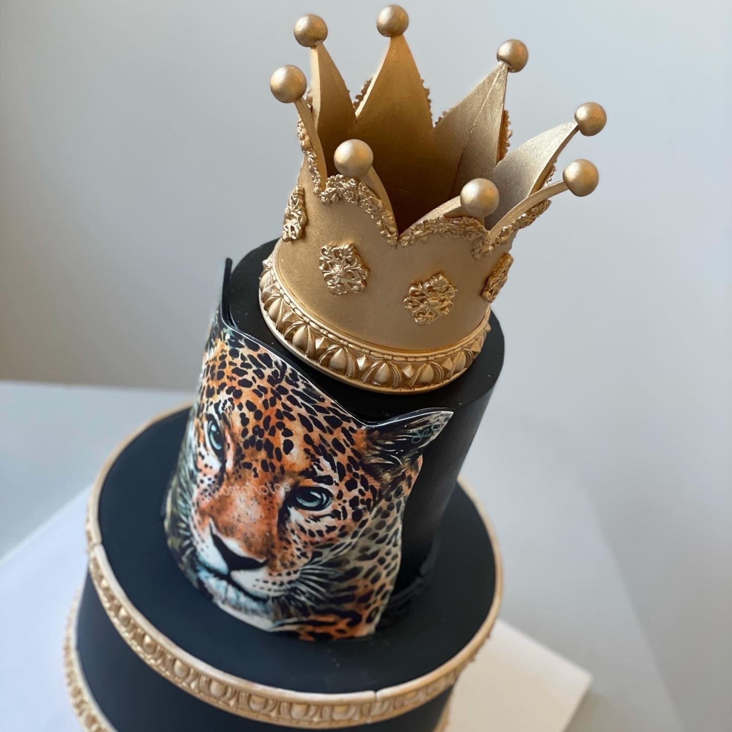Crown and edible print on buttercream - custom cake