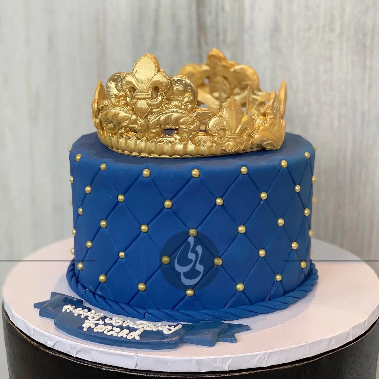 Crown on quilted fondant - custom cake