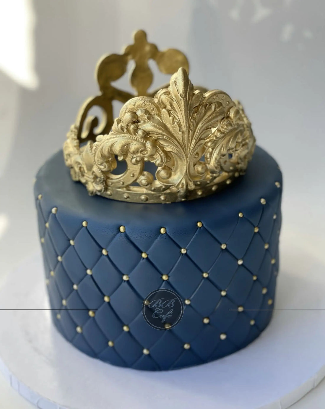 Crown on quilted fondant - custom cake