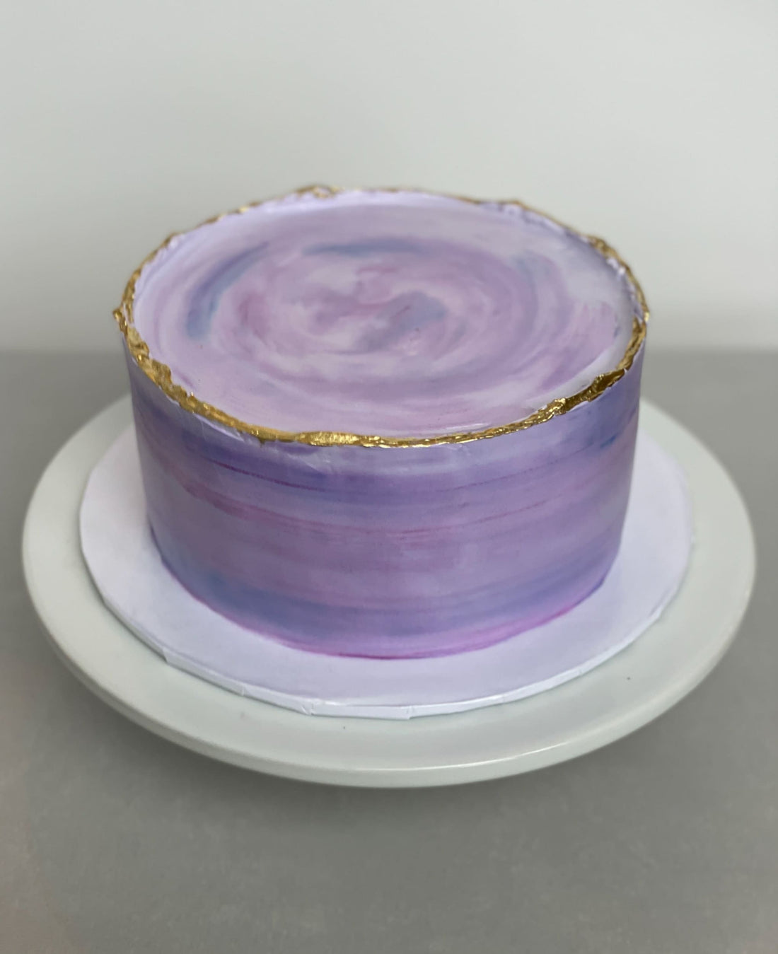 Deckled edge on whipped cream - custom cake