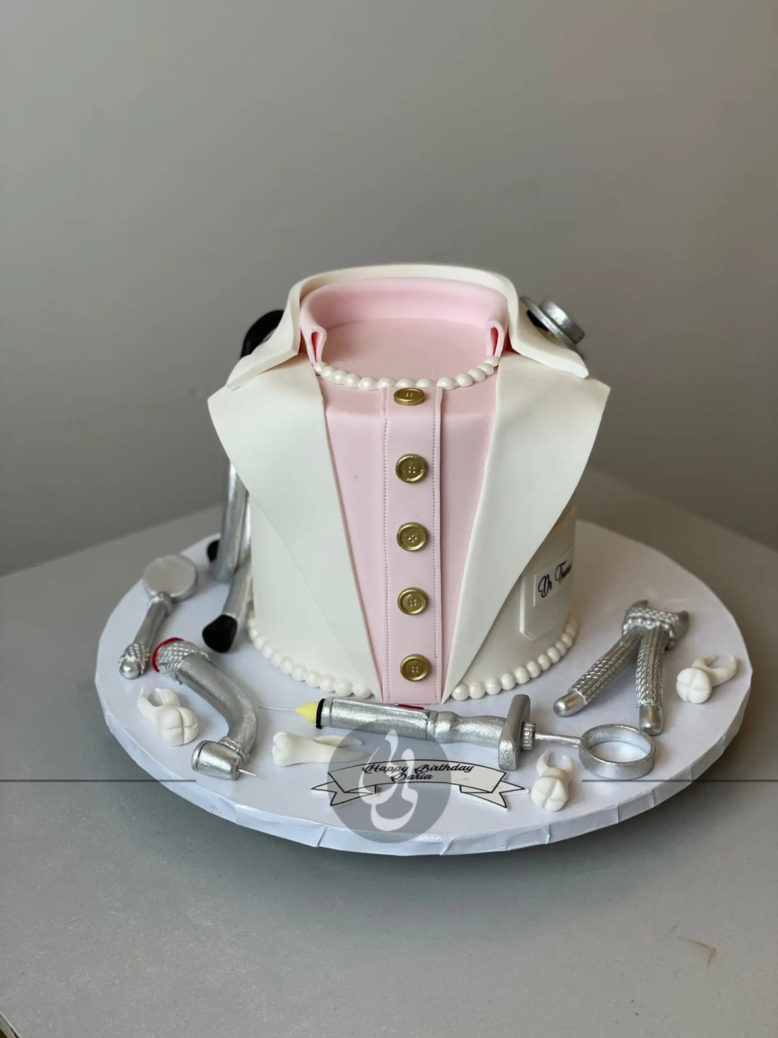 Dentist coat and tools - custom cake