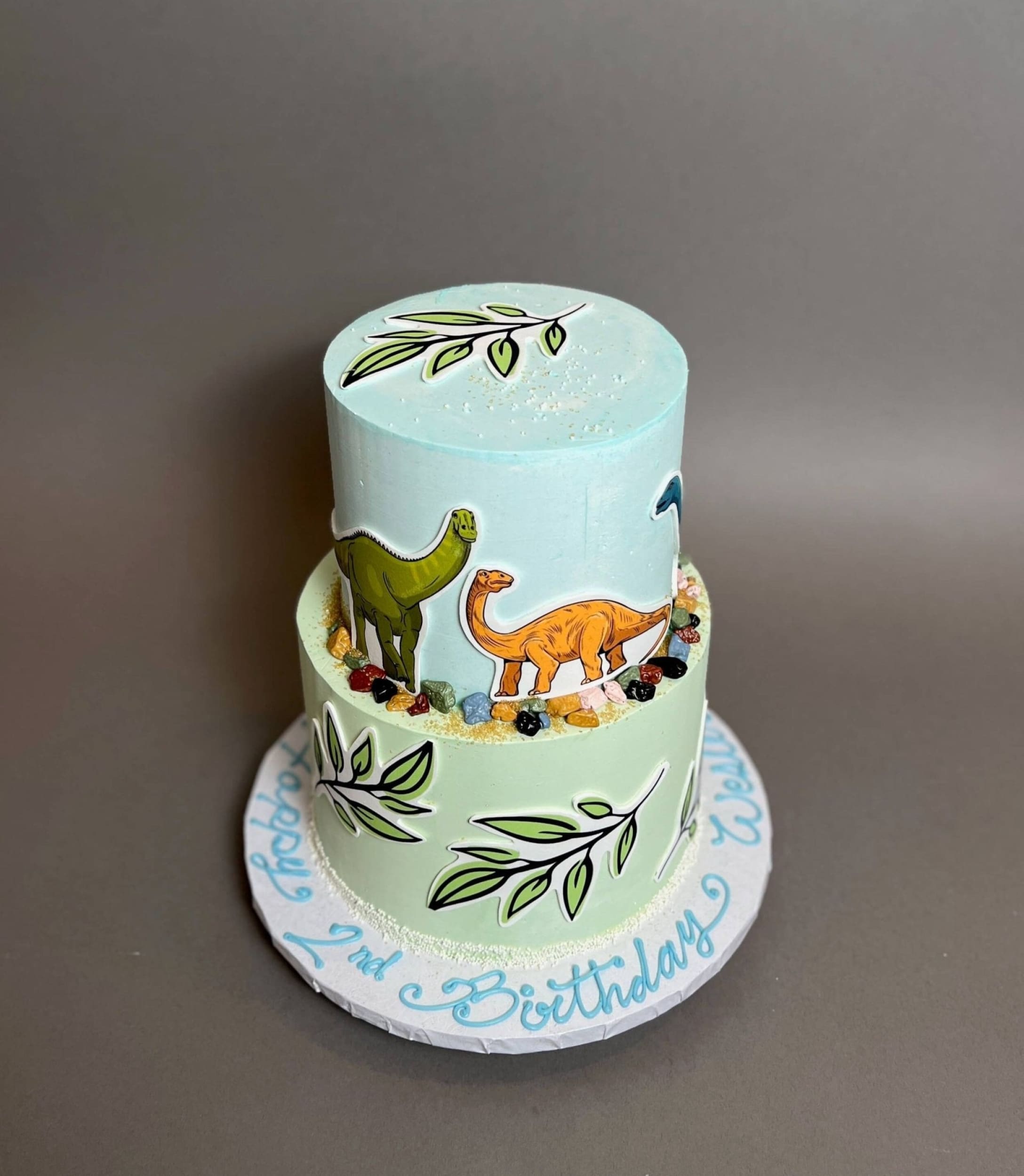 Dinosaur print &amp; leaves on buttercream - custom cake