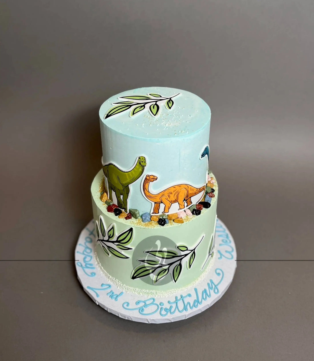 Dinosaur print &amp; leaves on buttercream - custom cake