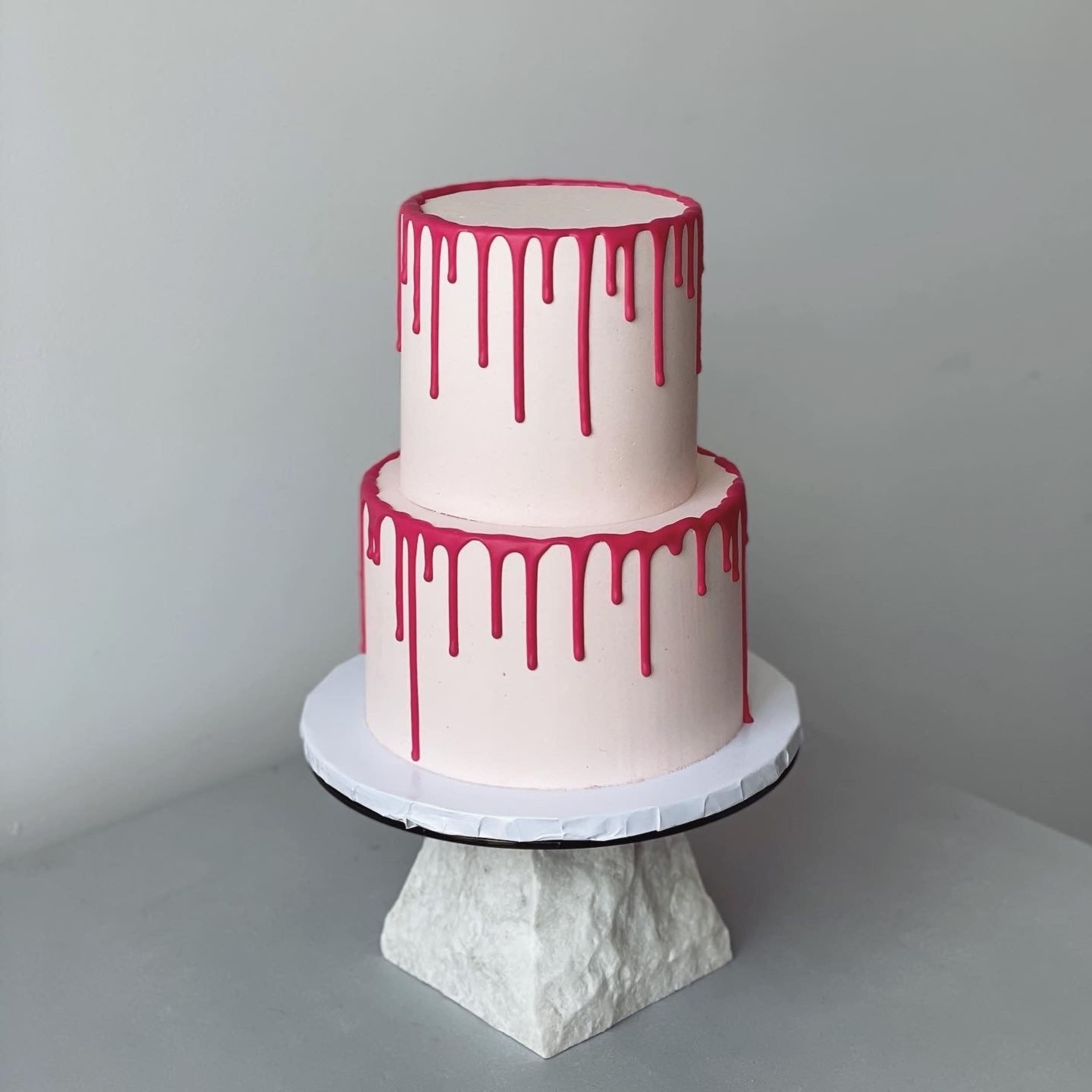 Drips &amp; fresh flowers on buttercream - custom cake