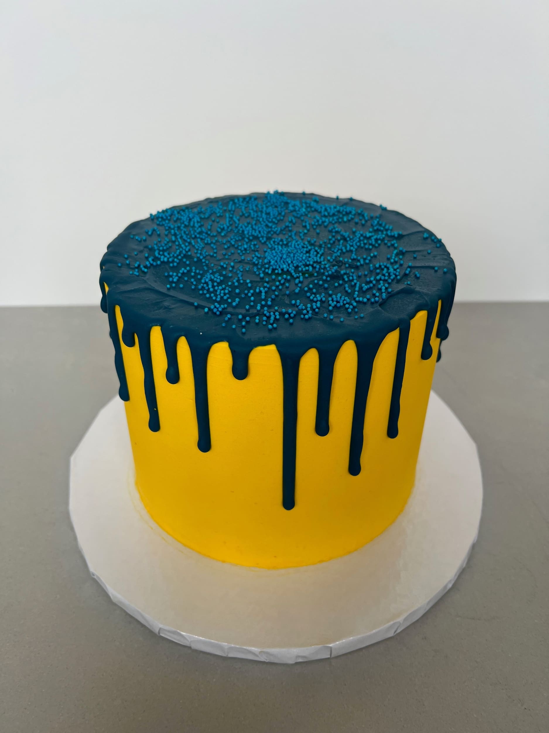 Drips &amp; fresh flowers on buttercream - custom cake