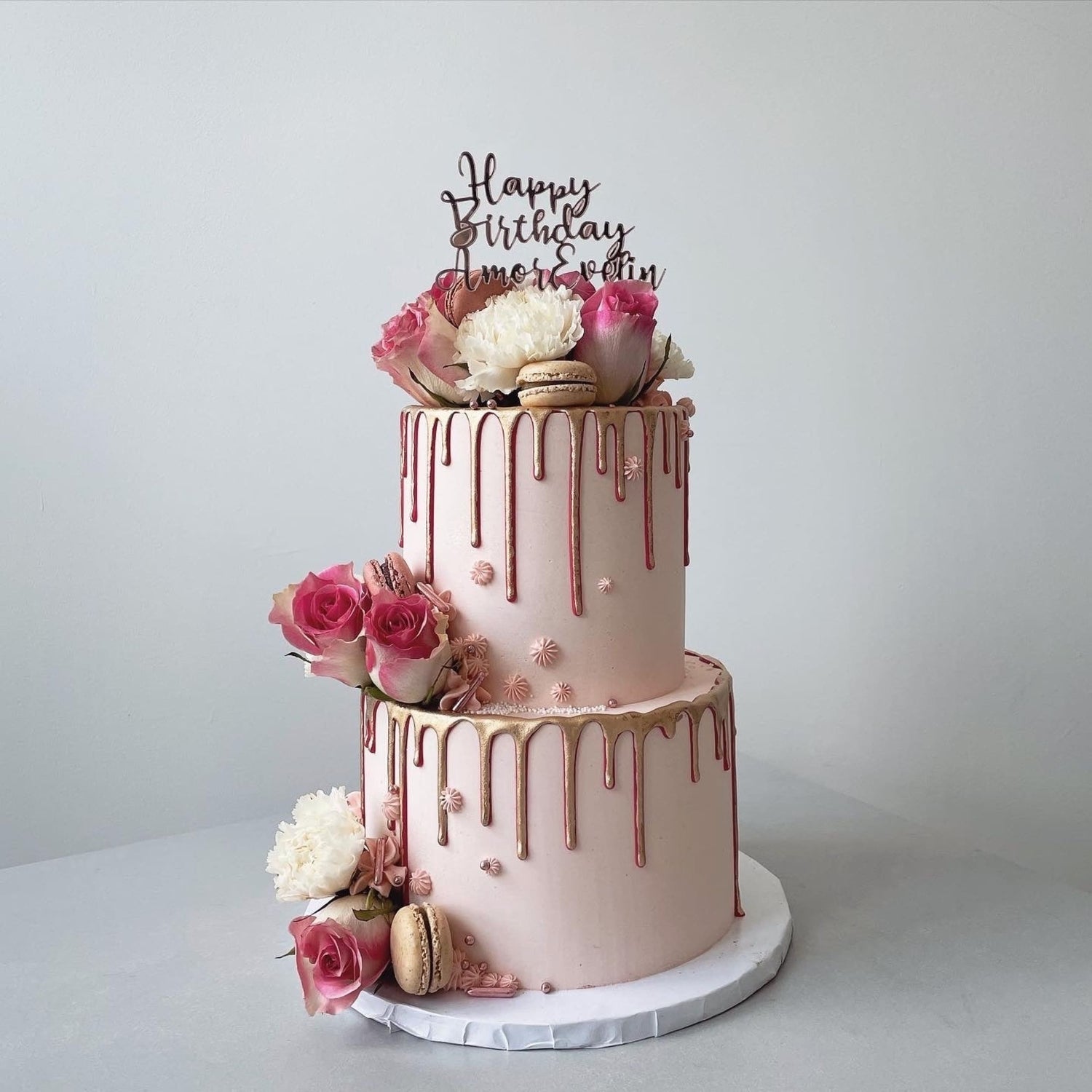 Drips &amp; fresh flowers on buttercream - custom cake