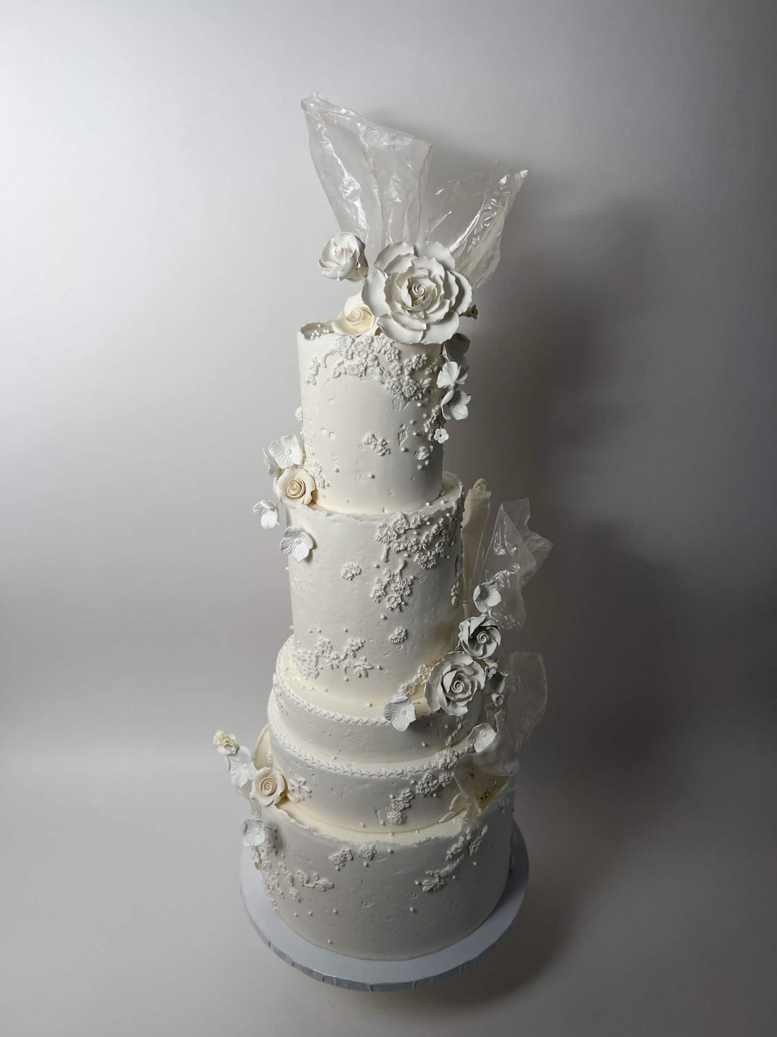 Ethereal white wedding - wedding cake