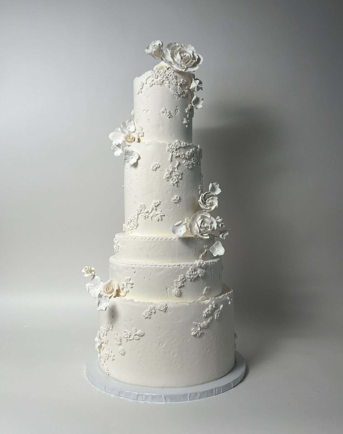 Ethereal white wedding - wedding cake