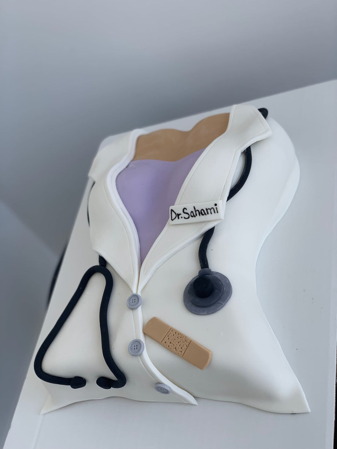 Female doctor coat - custom cake