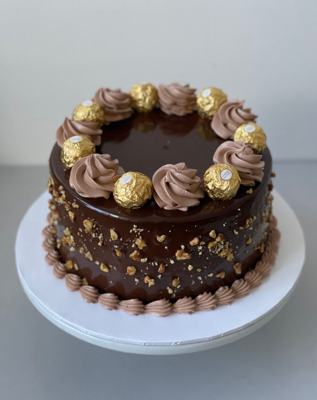 Ferrero rocher on ganache - custom cake