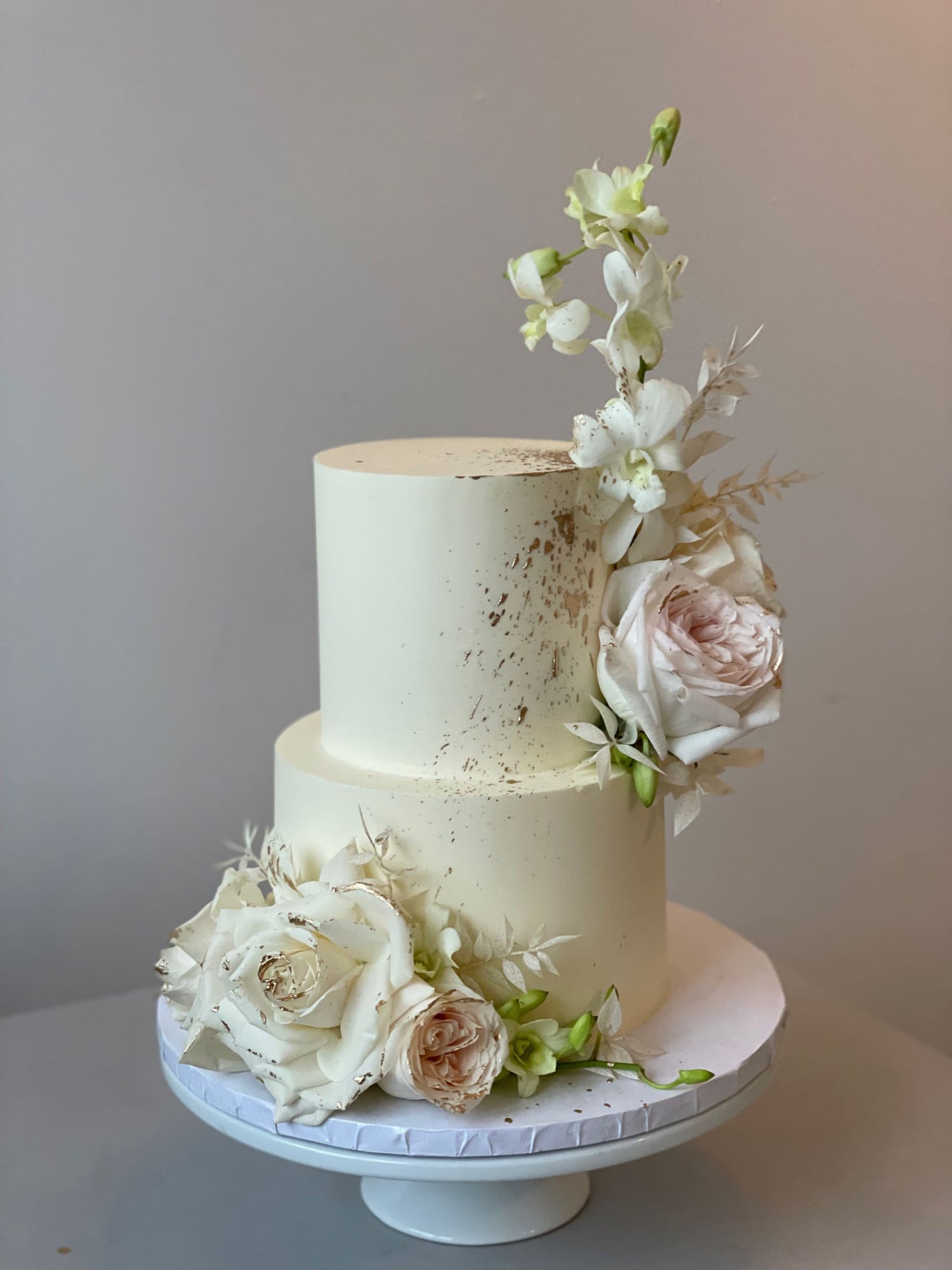 Fresh flower fantasy - wedding cake