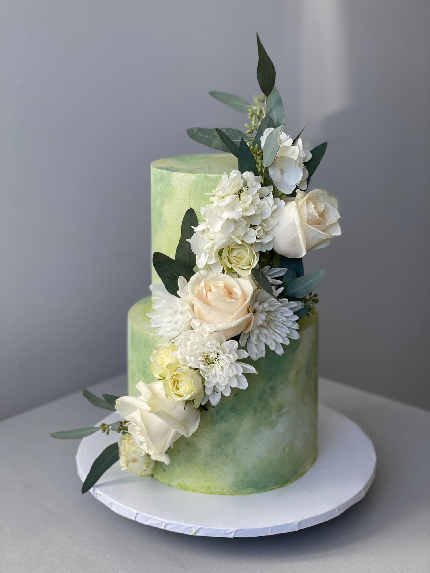 Fresh flower fantasy - wedding cake
