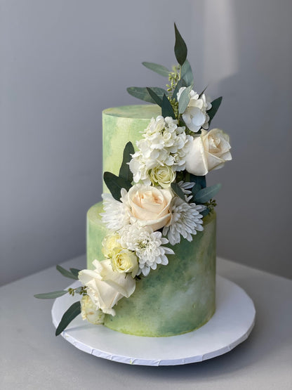 Fresh flower fantasy - wedding cake