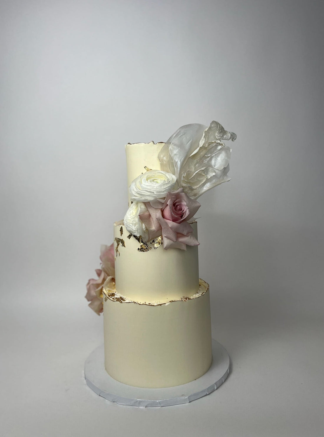 Fresh flowers & gold with wafer paper sail - wedding cake