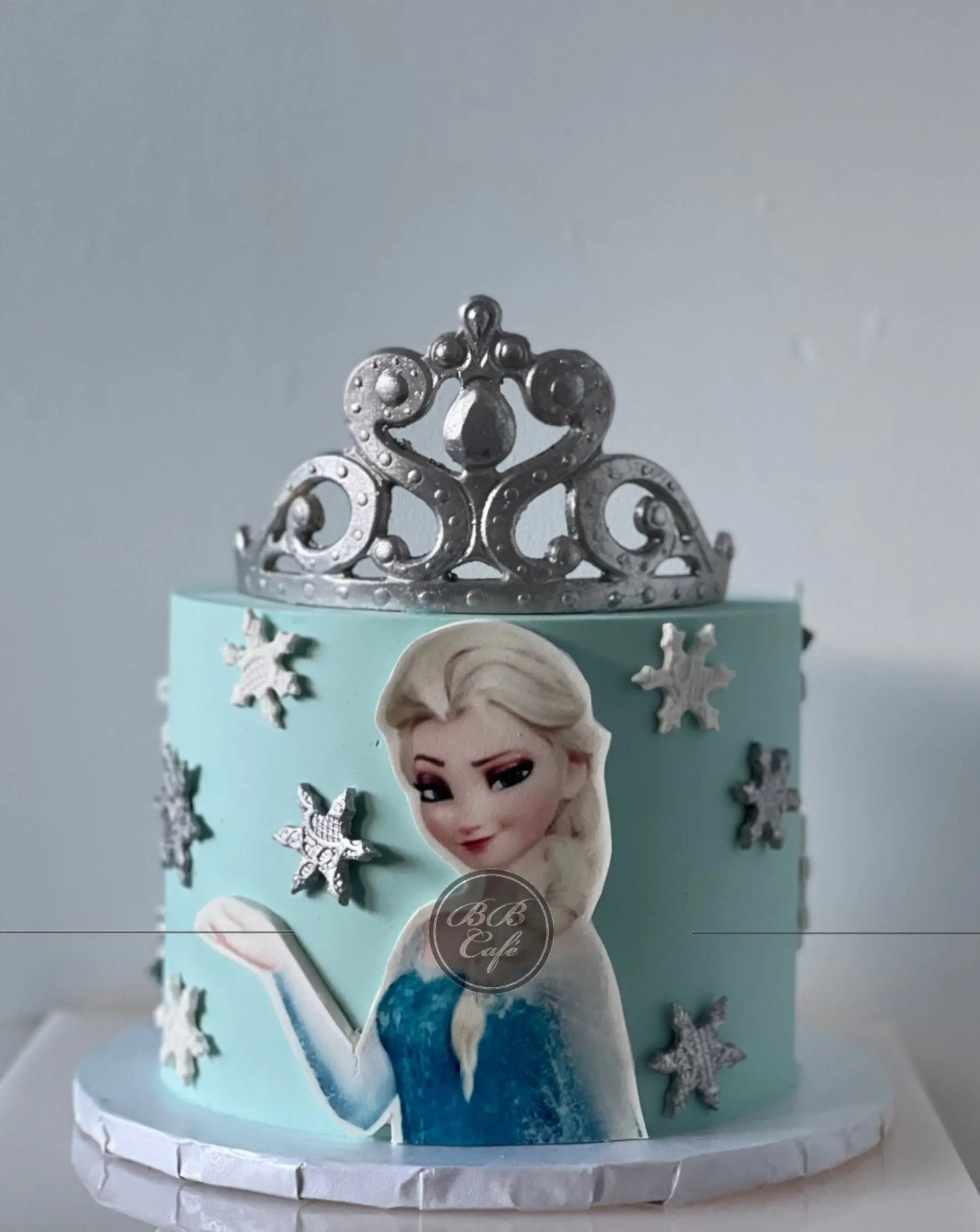 Frozen - elsa’s tiara on buttercream custom cake