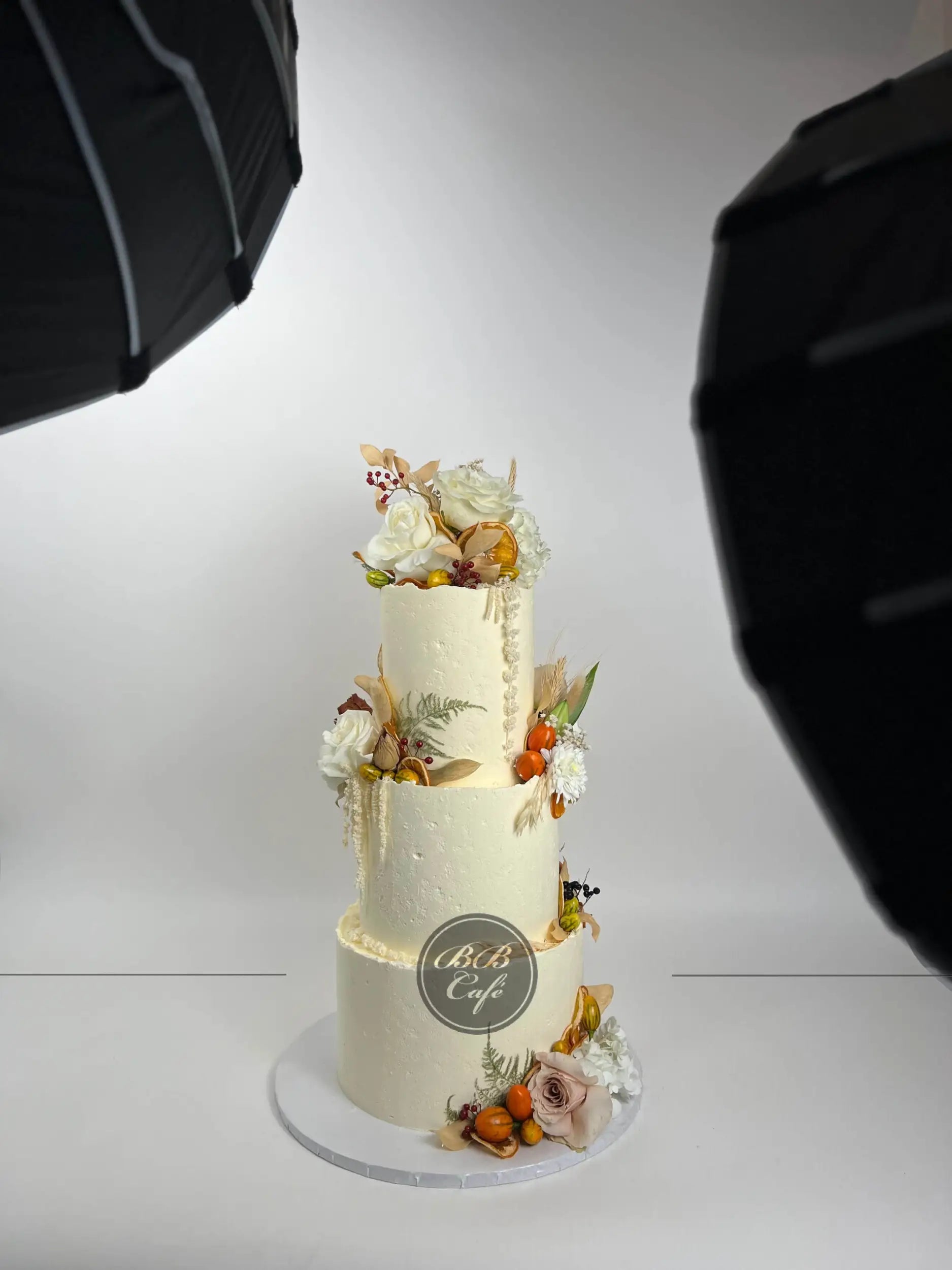 Fruits &amp; blooms - wedding cake