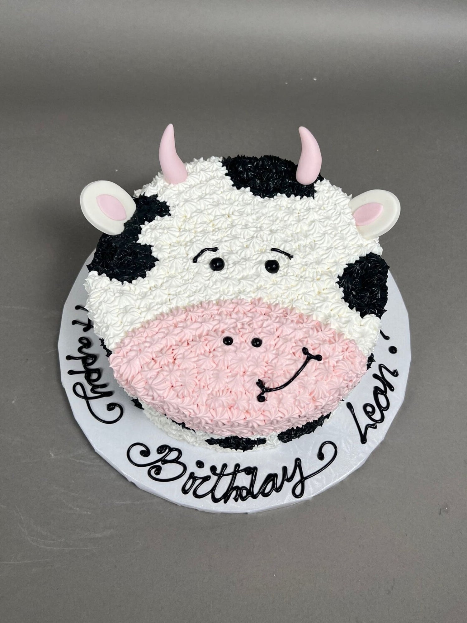 Furry animal friend face - custom cake