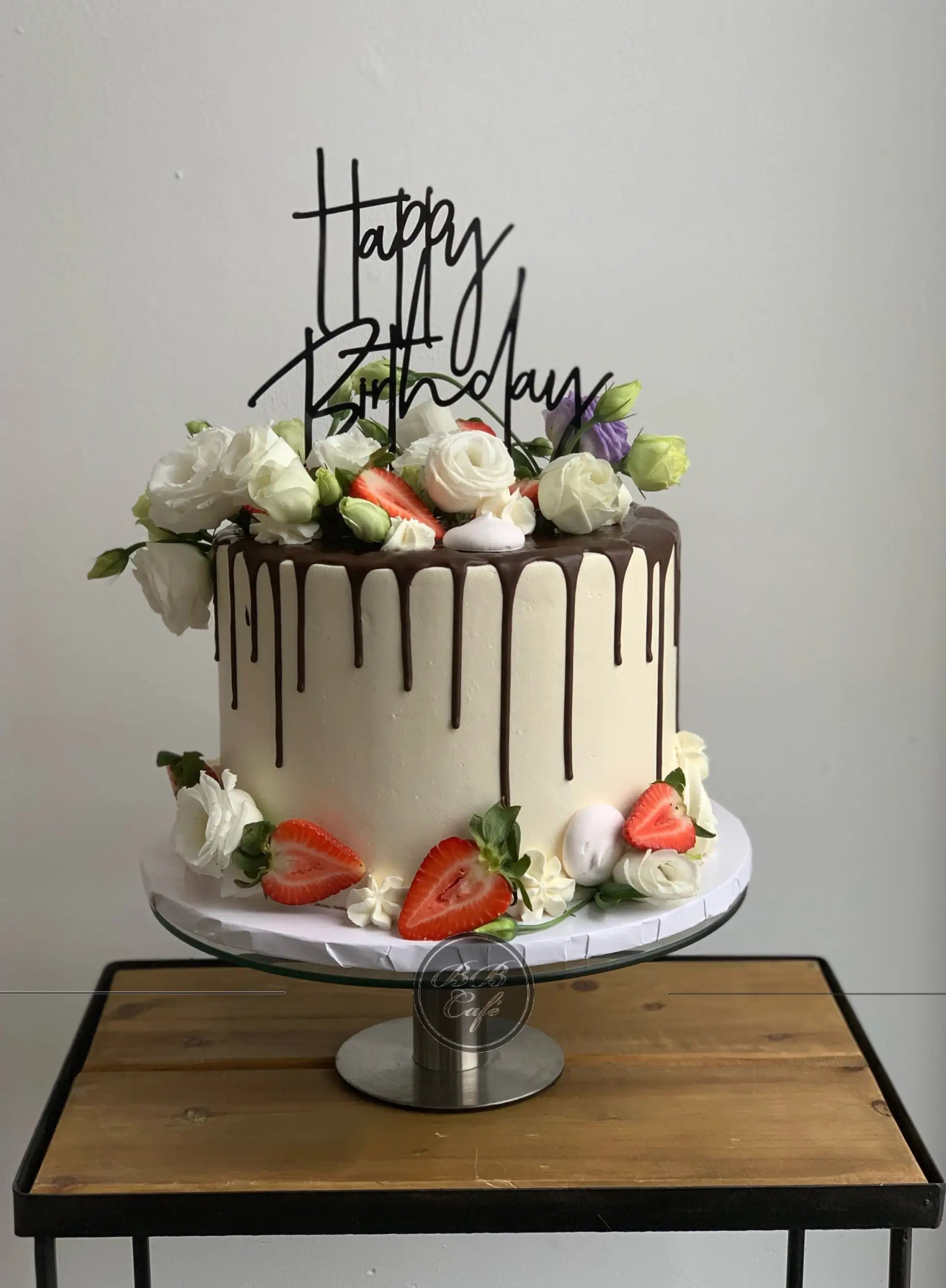 Ganache drips &amp; fresh flowers - custom cake